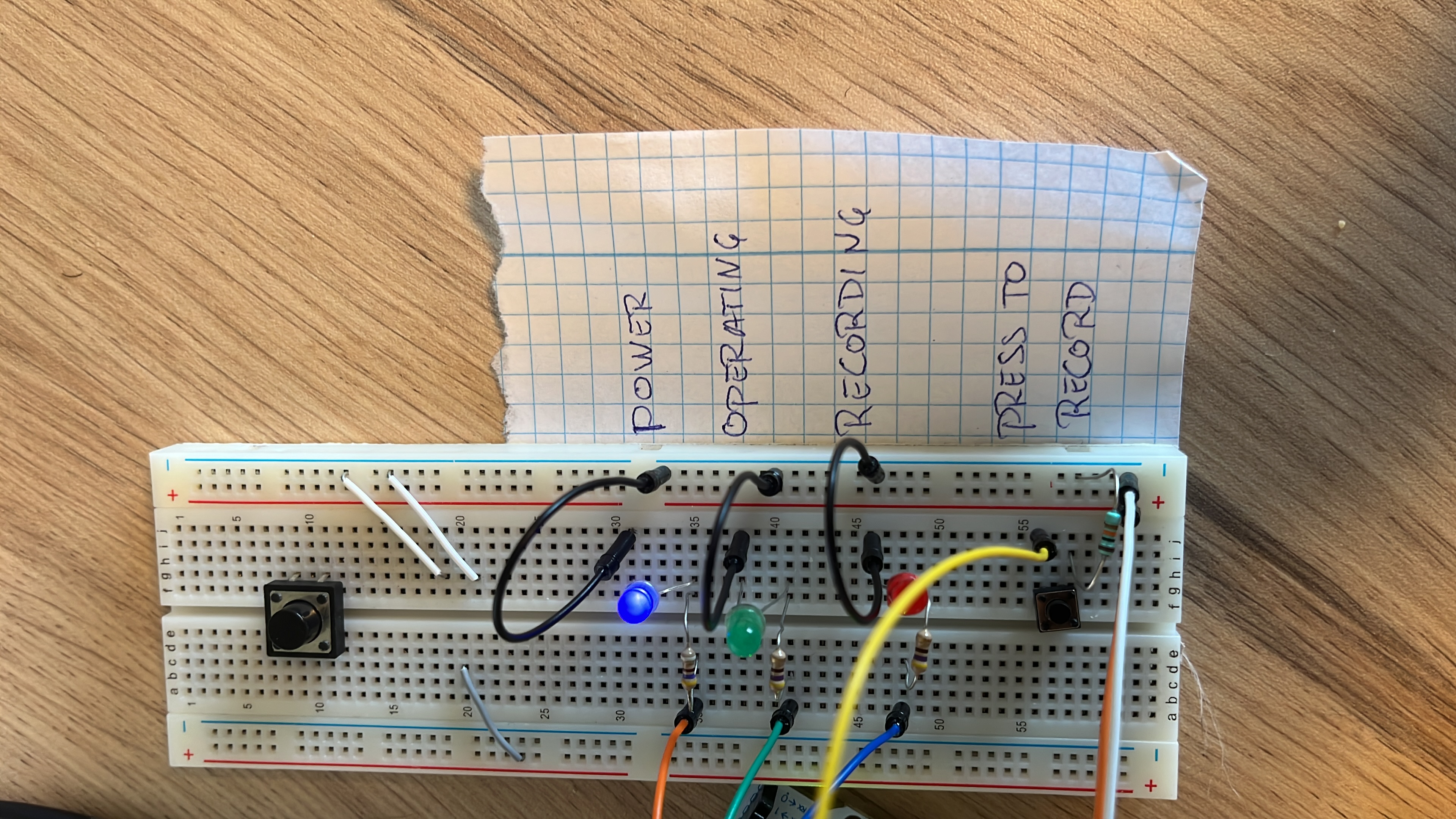 Breadboard met drie controle-ledjes