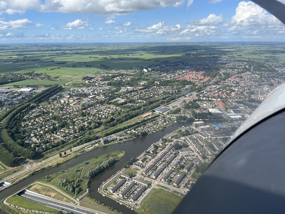 Vliegen over Sneek (foto 5 augustus 2022)